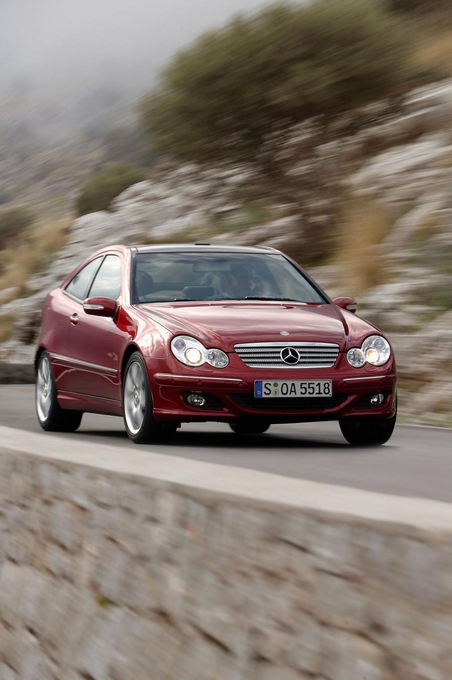  Mercedes-Benz C-Class Sportcoupe 2002 года  (фото 35 из 44)
